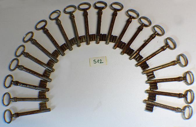 Schlüssel-Set,  20 alte Zimmerschlüssel, Türschlüssel, Tor, Schrank #4633s12