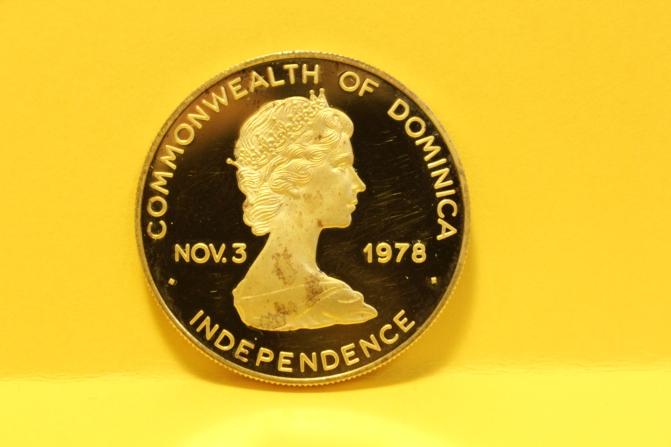 Münze 300 Dollar Dominica Gold, 1979 Paul II rar Aufl. 300 St. PP ?31mm #3246