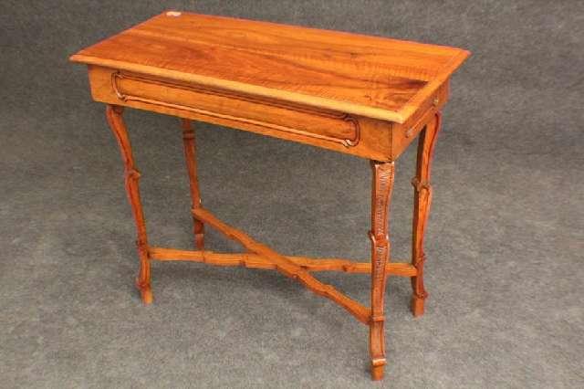 Tisch, Beistelltisch, Konsolentisch, Barock um 1900,  Nussbaum #2417