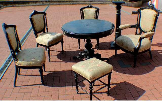 Sitzgruppe Louis Philippe um 1870, 3 Stühle, Sessel, Blumensäule, Tisch, Hocker # 4296