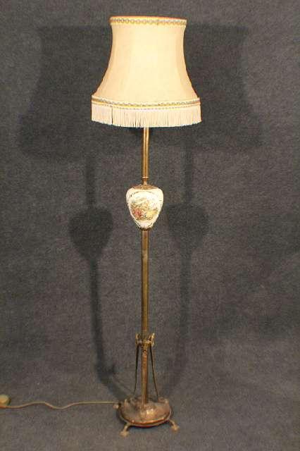 Tischlampe, Barock 20. Jh., stilvoll aus Messing und Porzellan #4621