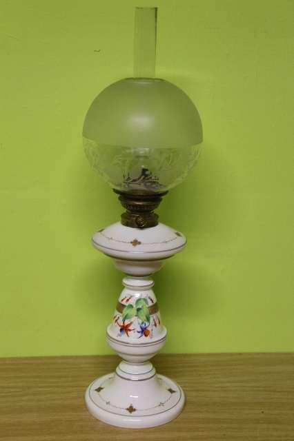 Tischlampe, Petroleum mit Milchglaskörper und Glaskugel #6006